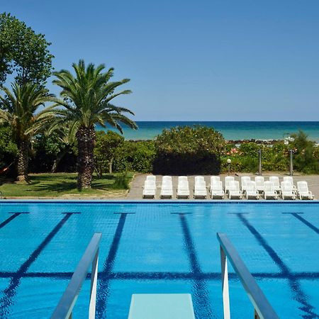 Serena Majestic Residence Montesilvano Bagian luar foto
