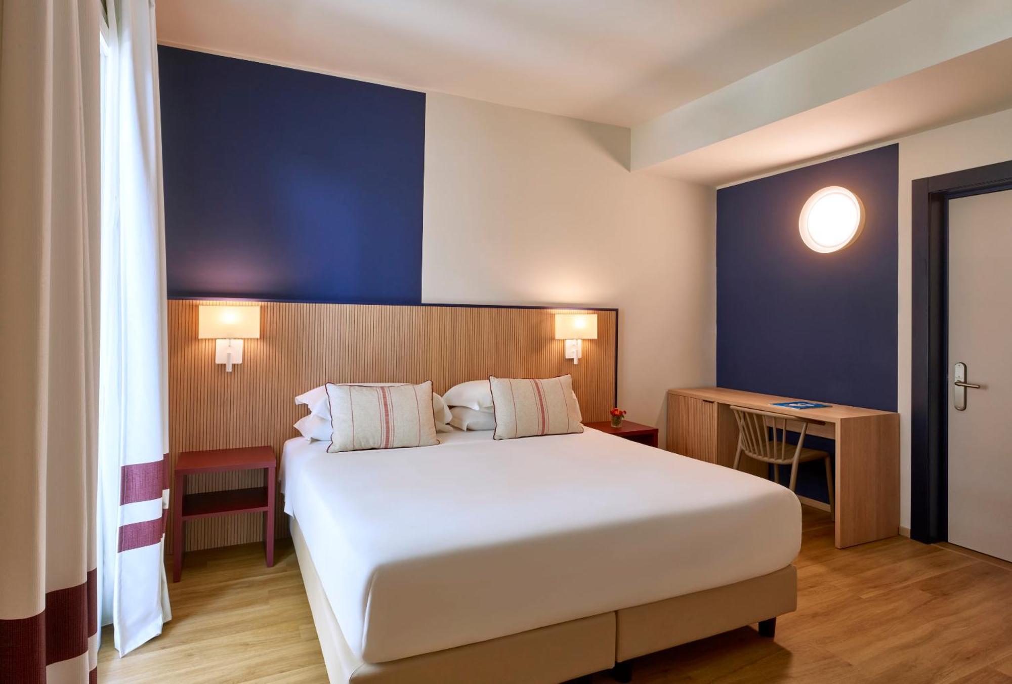 Serena Majestic Residence Montesilvano Bagian luar foto