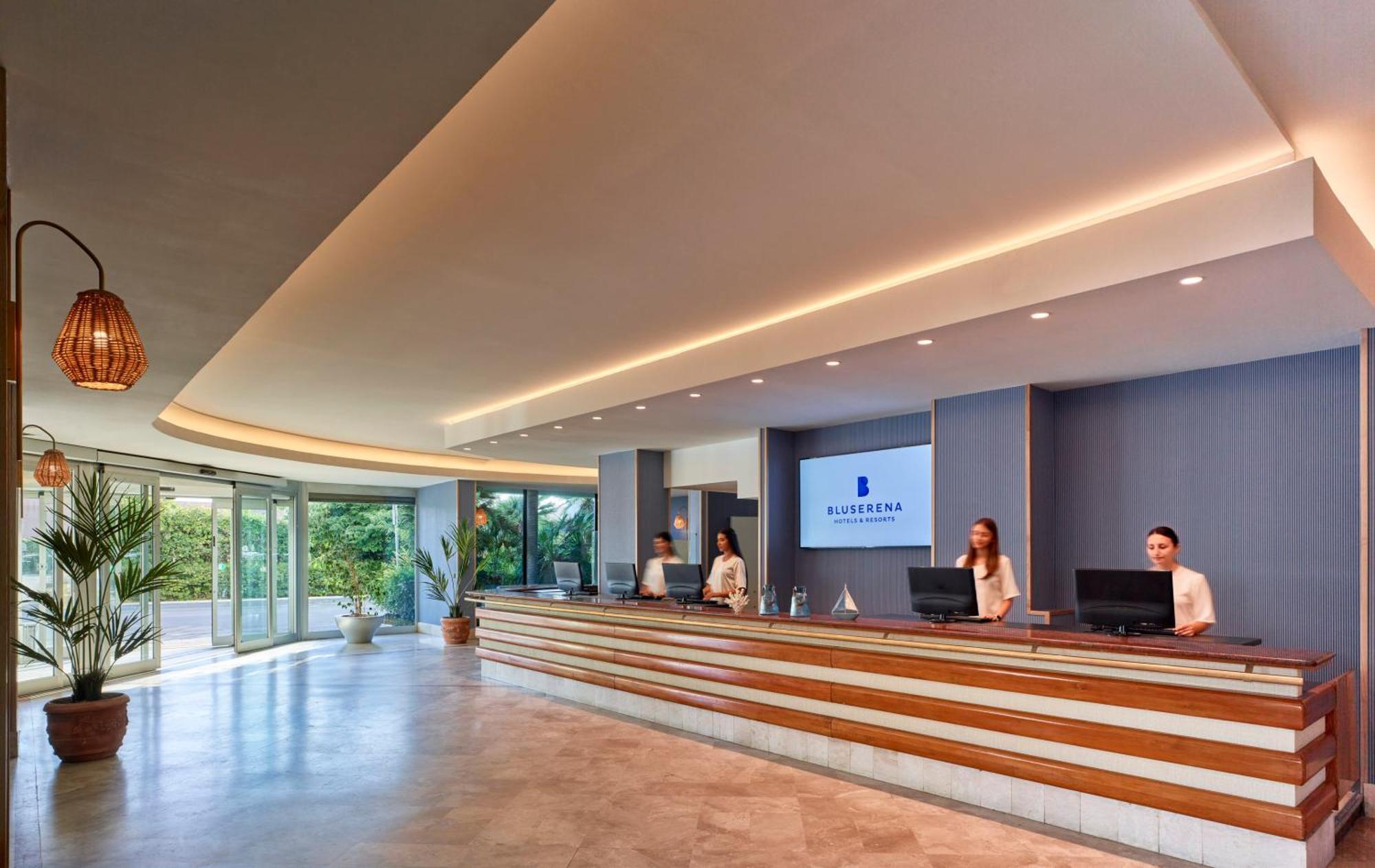 Serena Majestic Residence Montesilvano Bagian luar foto